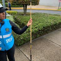 Protestas en Bogotá: indígenas lanzan flechas a la Policía, cerca de Embajada