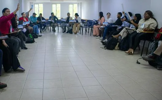 Esta U. de Manizales reúne a 180 estudiantes y abre un debate: "¿Manejamos la IA o la IA nos madeja?"