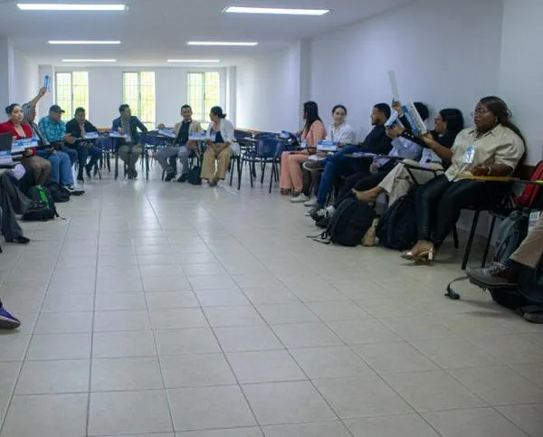 Esta U. de Manizales reúne a 180 estudiantes y abre un debate: "¿Manejamos la IA o la IA nos madeja?"