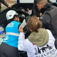 Cómo quedó policía herido en Bogotá con flecha que lanzó indígena en protesta
