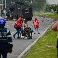 Gobierno y manifestantes sellan acuerdo, luego de desmanes y enfrentamientos en Bogotá