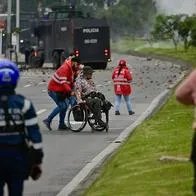 Gobierno y manifestantes sellan acuerdo, luego de desmanes y enfrentamientos en Bogotá