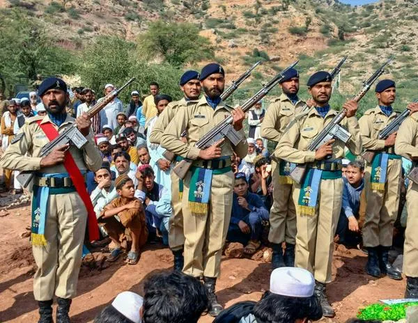 Pakistán y Afganistán negocian en Catar tras enfrentamientos