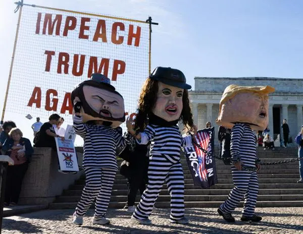 Miles de localidades de EE.UU. se llenan de protestas 'No Kings' contra Trump