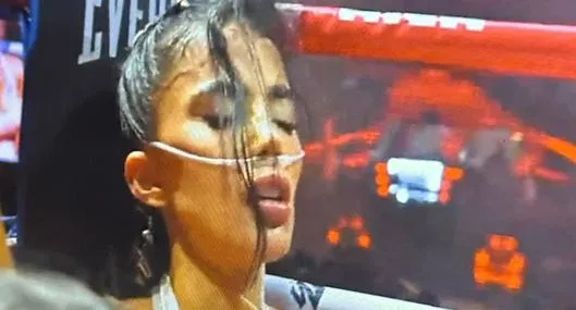 Karina García terminó con xígeno en la pelea contra Karely Ruiz en Bogotá