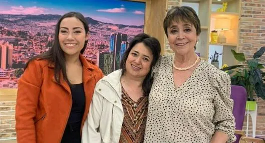 Consuelo Cepeda (der.) durante su paso en RCN. Actualmente, a sus 72 años, está buscando empleo