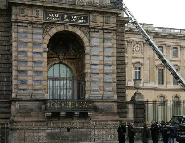 El Museo del Louvre, víctima de un robo: se sustraen joyas de "valor incalculable"