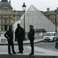 Robo en museo de Louvre, París: ladrones perdieron corona de Eugenia, Napoleón