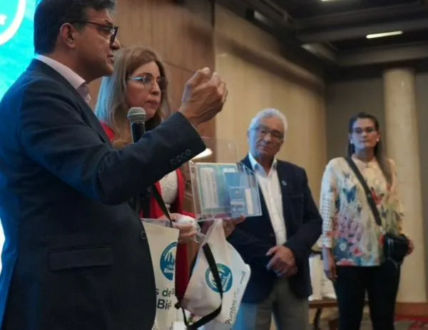 Bogotá fortalece la salud pública con 1.800 droguerías como Puntos de Escucha 