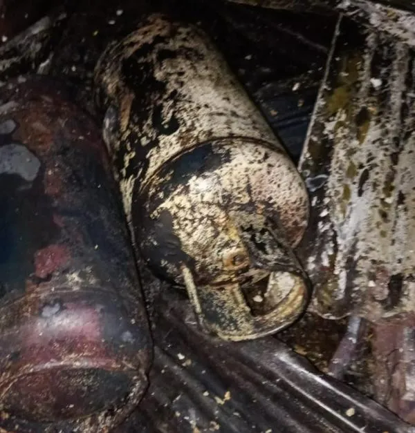 Incendio consume vivienda y vehículos en oriente de Caldas: falta de hidrantes dificultó labores