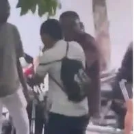Viral: hombre golpeó a compañero de su hija fuera de colegio, en Espinal, Tolima
