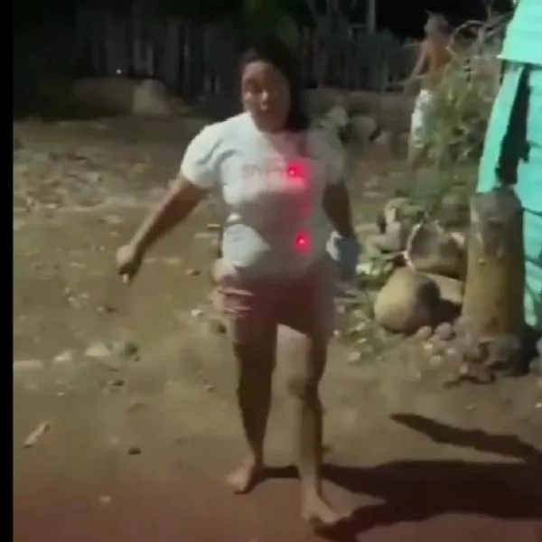 Magdalena hoy: mujer casi apuñala a su esposo y a policía, pero la controlaron