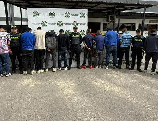 Detenidas en flagrancia 13 personas hurtando una bodega textil en Bogotá  