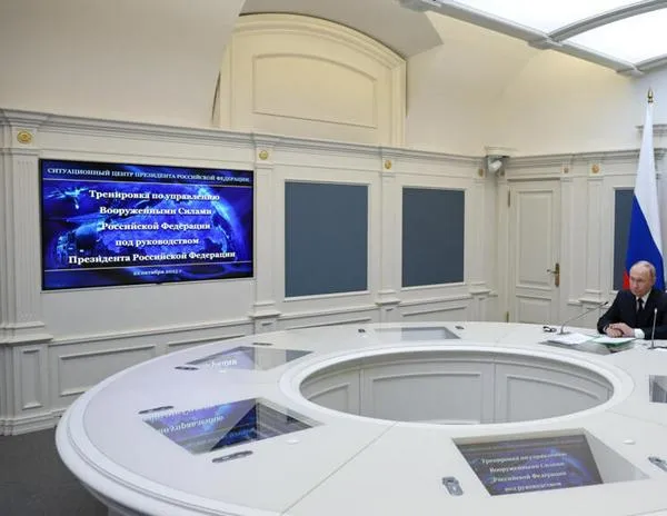 Putin dirige ejercicios de fuerzas nucleares; al menos seis muertos tras nuevos ataques de Moscú en Ucrania