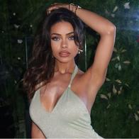 Modelo Dina Khalil casi queda ciega tras cirugía para cambiarse el color de ojos