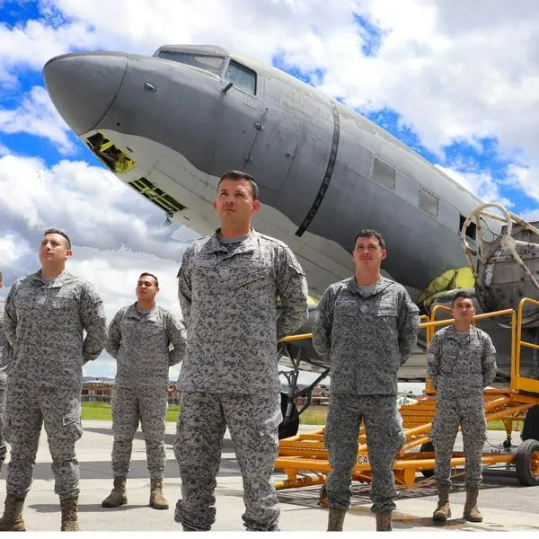 ¿Qué se necesita para entrar a la fuerza aérea colombiana 2025? Costos y más