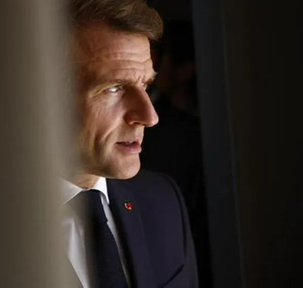 Macron pide reforzar la seguridad del Museo del Louvre tras el robo