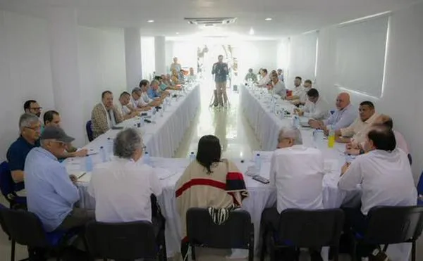 “Quiero terminar el proceso de paz que empezó Uribe”: Petro sobre reunión de exparas en Valledupar