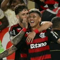 Jorge Carrascal brilló en Libertadores y marcó gol con Flamengo ante Racing scoring his team's first goal during the Copa Libertadores semifinal first leg football match between Brazil's Flamengo and Argentina's Racing at the Maracana stadium in Rio de Janeiro, Brazil on October 22, 2025. (Photo by Mauro PIMENTEL / AFP)