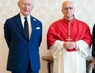 El Papa y el rey Carlos III rezan juntos: un momento histórico