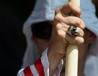 “Blackface” y disfraces del Ku Klux Klan: la velada de un club francés de paracaidismo, “un horror absoluto”