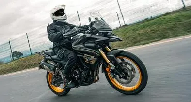 Moto AKT