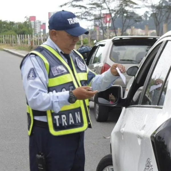 Agentes de Tránsito ya no podrá multar a conductores por estos documentos