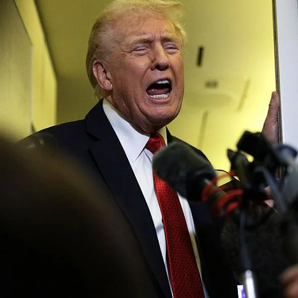 Trump niega bombardeo cerca de Venezuela: arremete contra Petro