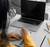 Colombianos podrán estudiar en Europa con becas del 100 %: así de puede aplicar