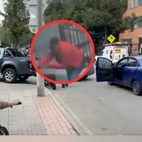 Muestran video del momento exacto en que militar (r) disparó a miembros del Gaula en Mazurén (Bogotá). Hubo 3 personas heridas. 
