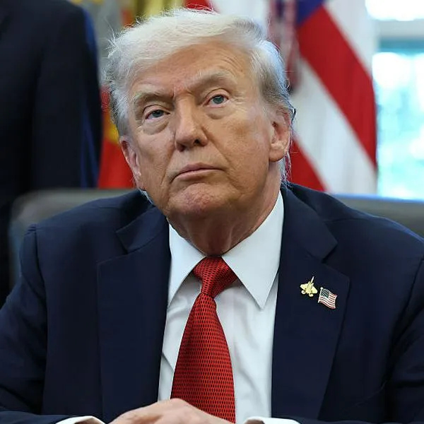 Donald Trump se reunirá con Lula da Silva de Brasil, y para mejorar relacionesspeaks in the Oval Office at the White House on October 06, 2025 in Washington, DC. Trump and other cabinet secretaries spoke on an executive order that will increase the development and production of Alaska's natural resources.  (Photo by Anna Moneymaker/Getty Images)
