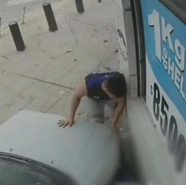 Video de grave accidente de tránsito: carro atropelló a dos hermanas y su mamá