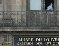 Robo en el Louvre: dos personas detenidas y puestas bajo custodia policial