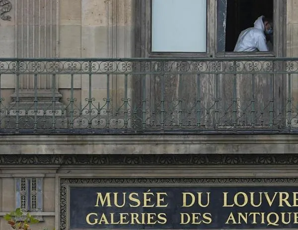 Robo en el Louvre: dos personas detenidas y puestas bajo custodia policial