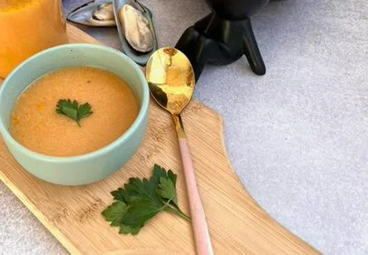 ¿Cómo se prepara un caldo o fondo de pescado? Aquí te enseñamos