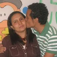 Foto de Oneida Escobar y Luis Andrés Colmenares, en nota de cómo fue proceso de mamá de Colmenares tras muerte de hijo y detalle conmovedor