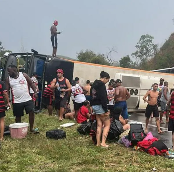 Accidente de bus con hinchas del Flamengo dejó al menos 46 heridos en Brasil