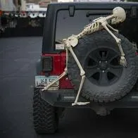 ¿Me multan si disfrazo el carro en Halloween? Hay requisitos que pone la ley