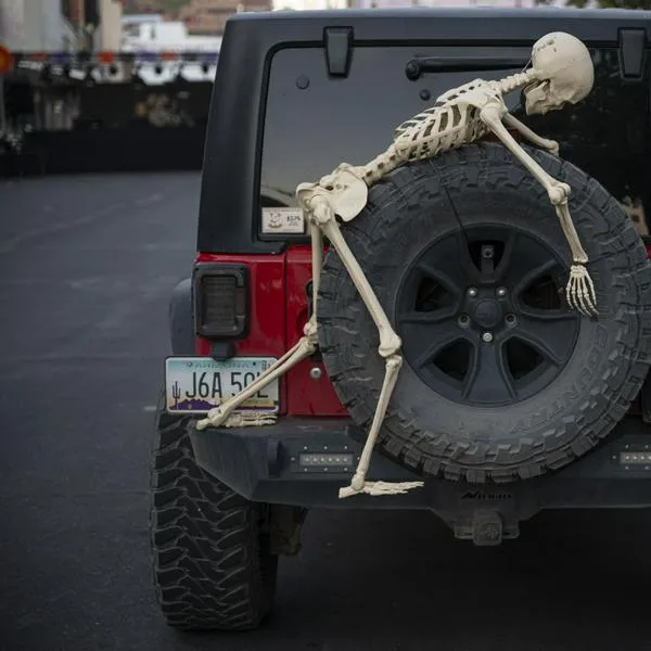 ¿Me multan si disfrazo el carro en Halloween? Hay requisitos que pone la ley