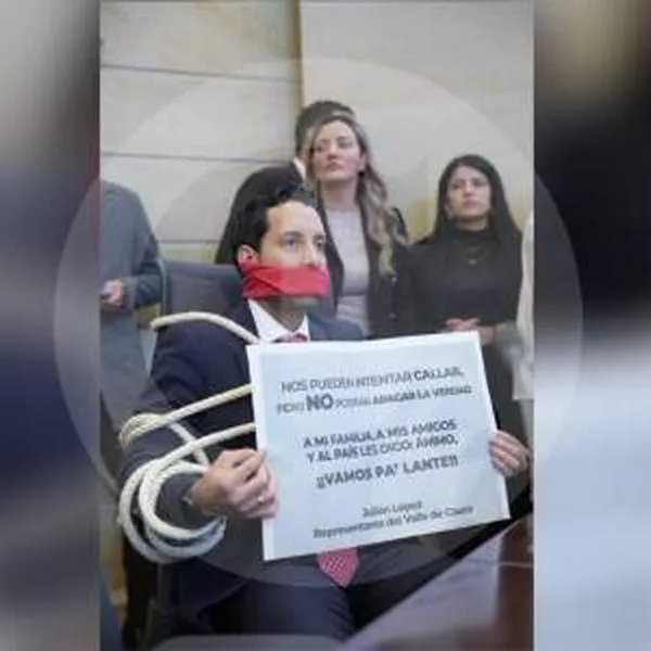 Presidente de la Cámara se amordazó y amarró a su curul en el Congreso tras suspensión del Partido de la U