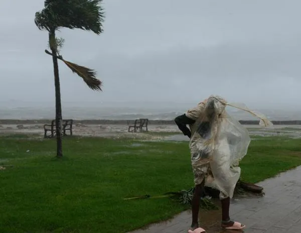 El huracán Melissa sacude con dureza a Jamaica y se degrada a categoría 3 en su camino a Cuba