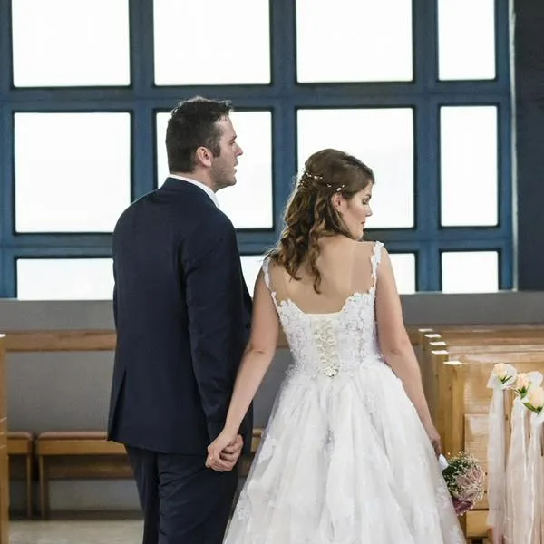 Lanzamiento de arroz durante boda mandó a novio al hospital por accidente