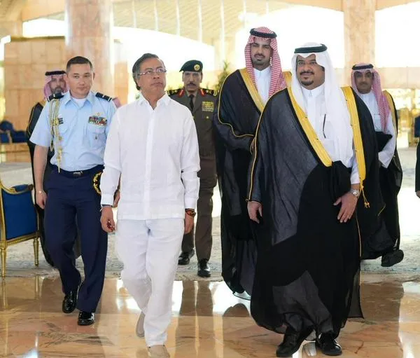 Presidente Gustavo Petro con el emir de Catar, Tamim bin Hamad al Thani.