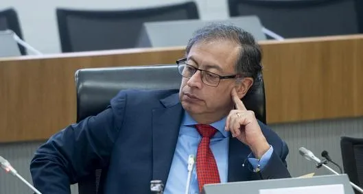 Avión presidencial y delicada situación con Petro a bordo yendo a Arabia