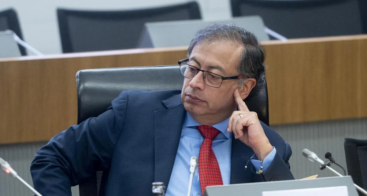 Avión presidencial y delicada situación con Petro a bordo yendo a Arabia