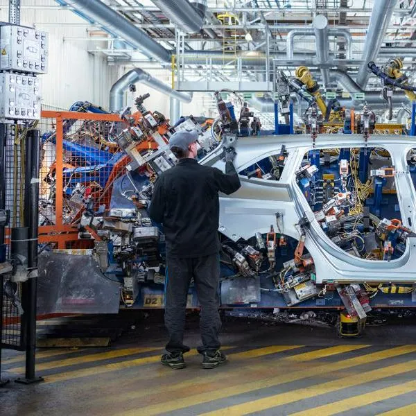 BYD, poderosa marca de carros, quiere quedarse con la fábrica que Nissan cerrará en México y revelan detalles de la posible negociación.