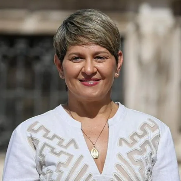 Verónica Alcocer y Gustavo Petro