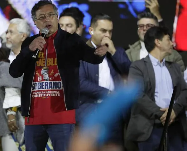 Petro ordena al Ministerio de Minas comprar directamente el oro en regiones productoras