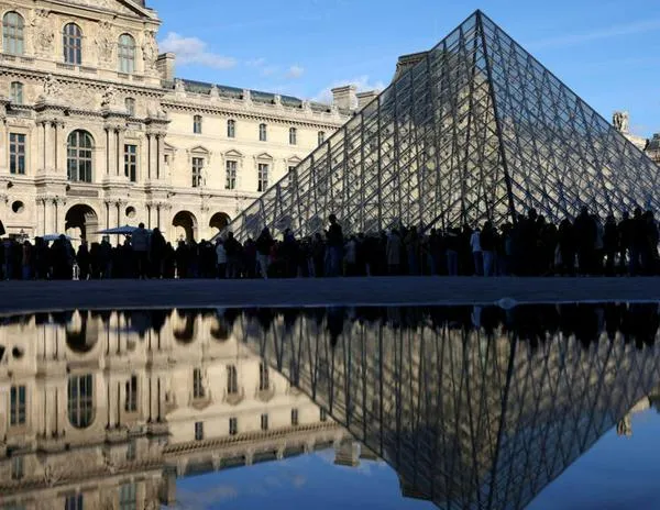Cinco nuevos arrestos por el robo de las joyas del Museo de Louvre