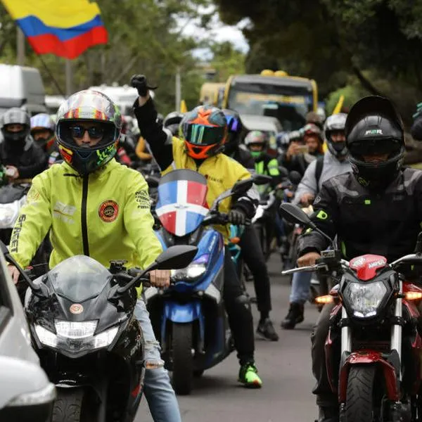 Moteros alistan bloqueos y plan tortuga en Bogotá por restricción de parrillero